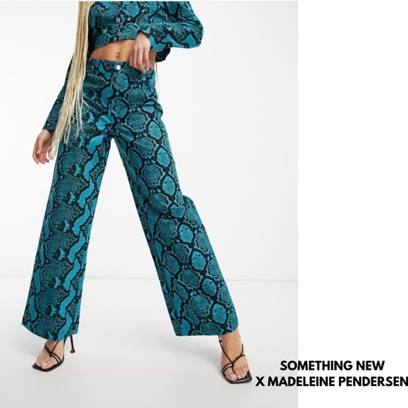 NWT SomethingNEW Kamala Wide Leg Snake Print Pants in Turquoise Blue Size 6 - Picture 15 of 15